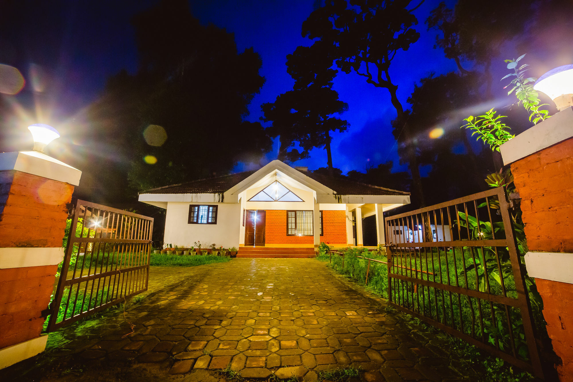 מונאר Deep Woods Resort מראה חיצוני תמונה
